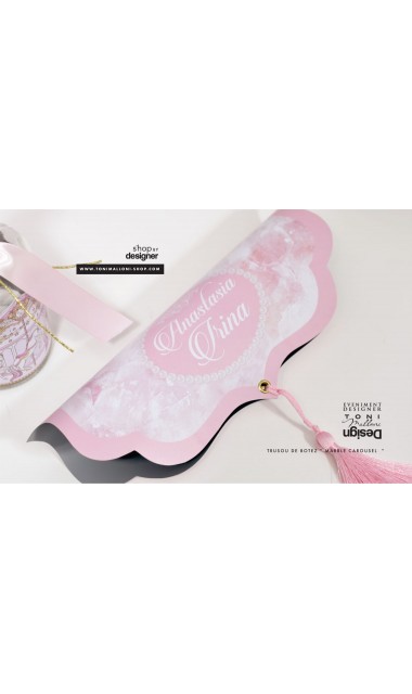 Trusou complet de botez roz prafuit pentru fetite, Caruselul fermecat 18